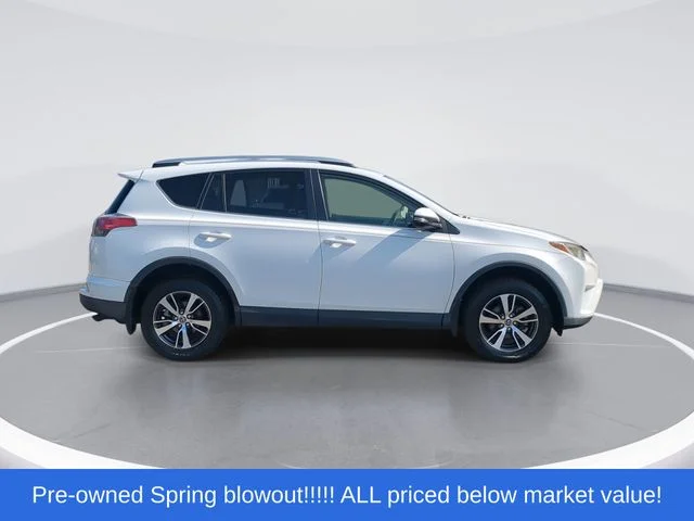 Used 2016 White Toyota XLE image 9