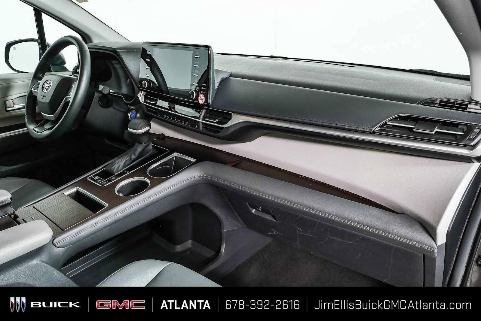 2024 Toyota Sienna XLE - Photo 23