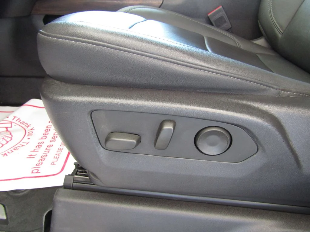 Used 2024 White GMC SLT image 8