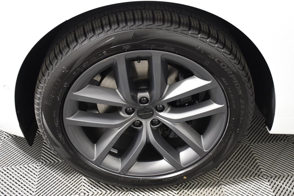 New 2026 Fuji White Land Rover Dynamic SE image 11