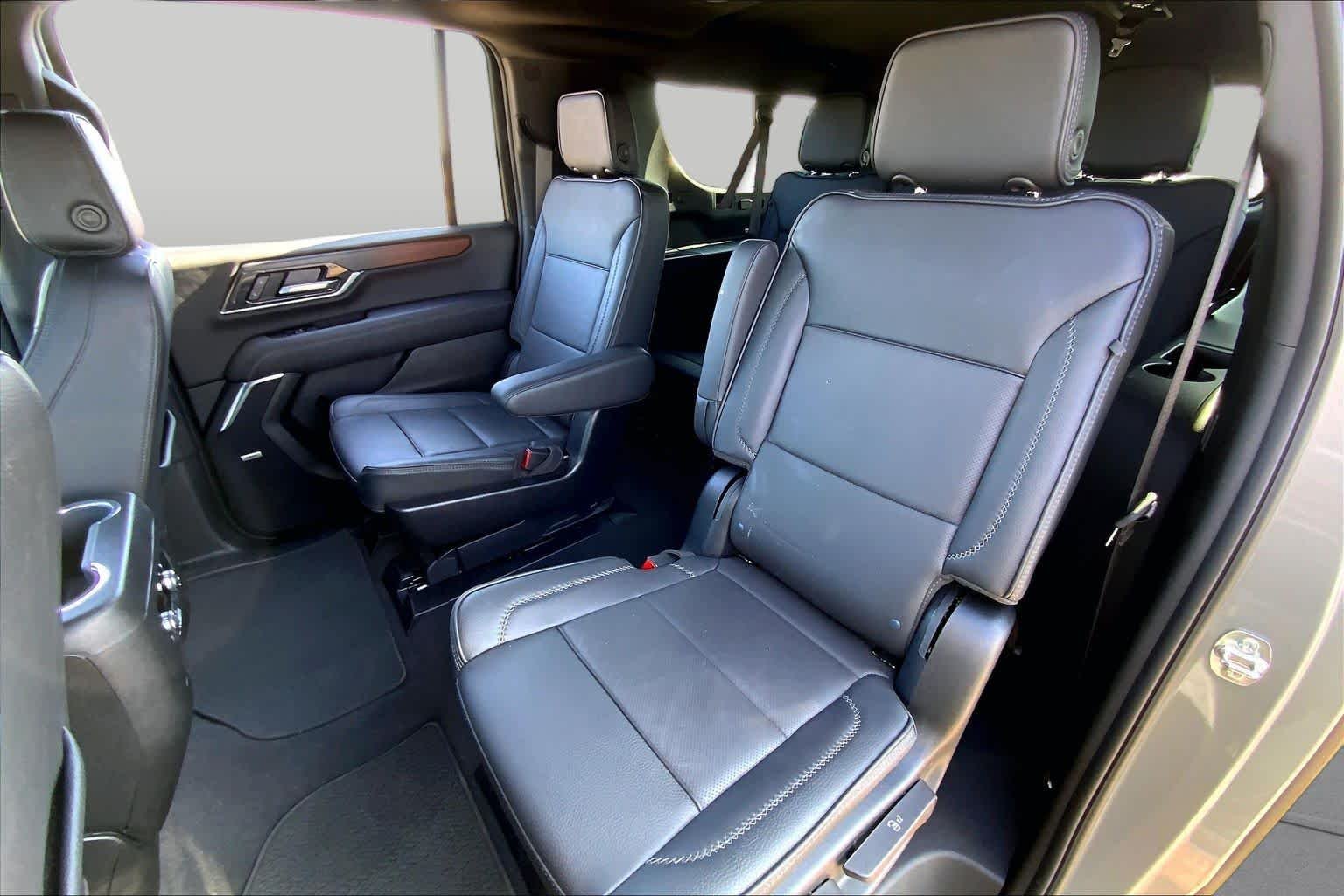 Used 2025 Sterling Metallic GMC Denali image 21