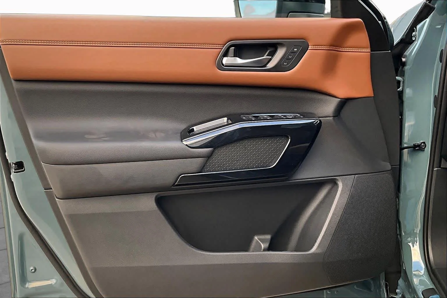 New 2026 Baltic Teal Pearl / Super Black Two-tone Nissan Platinum image 10