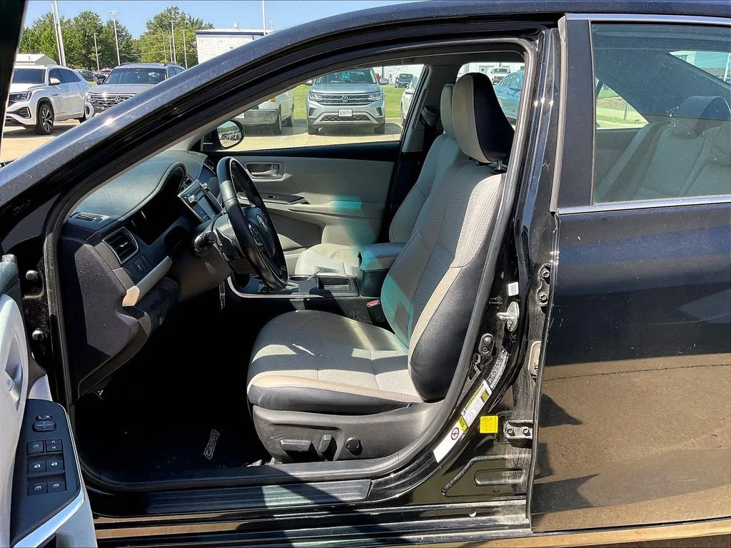 Used 2016 Black Toyota SE image 5