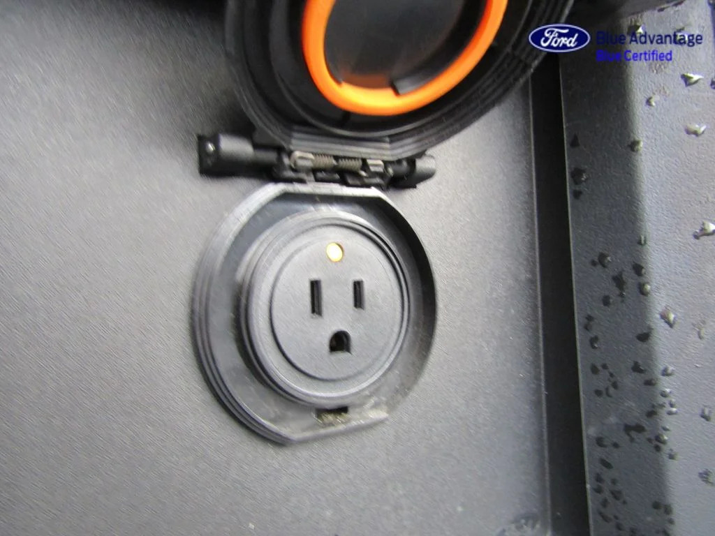 Certified Used 2023 Avalanche Ford XLT image 10
