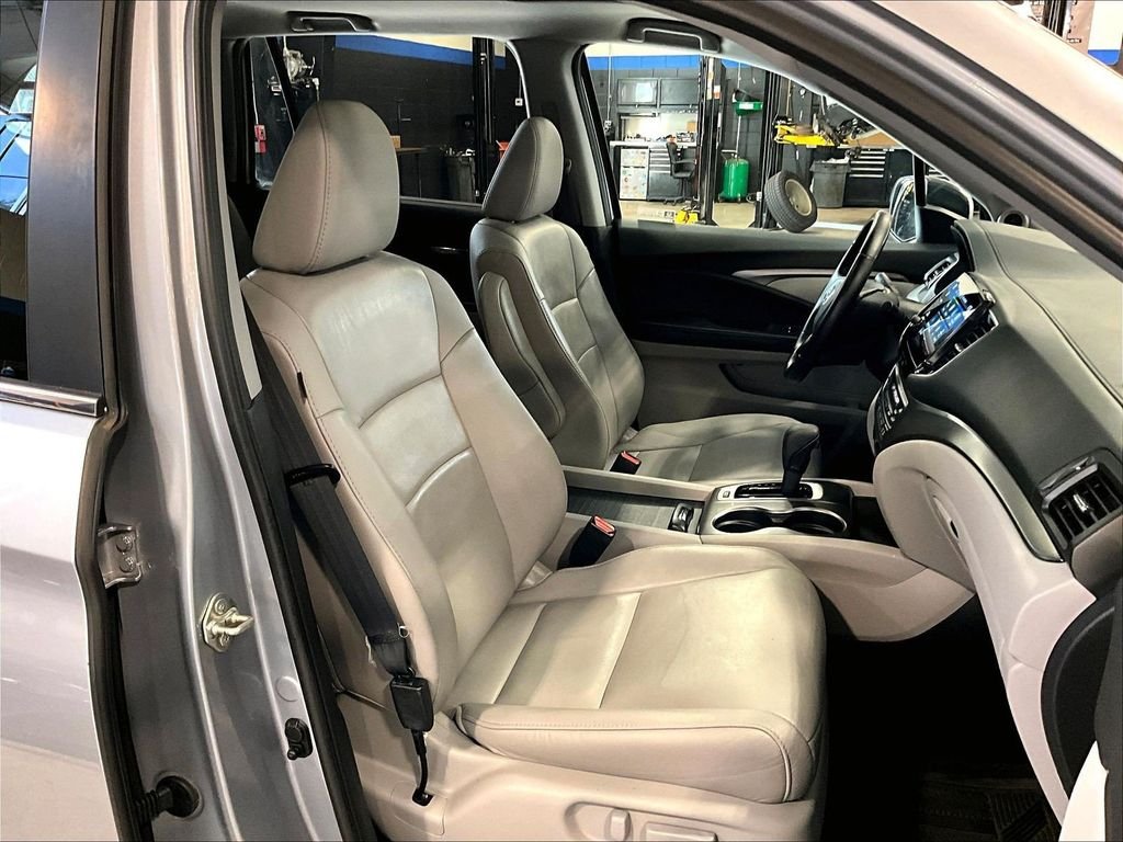 Used 2019 Gray Honda EX-L image 11