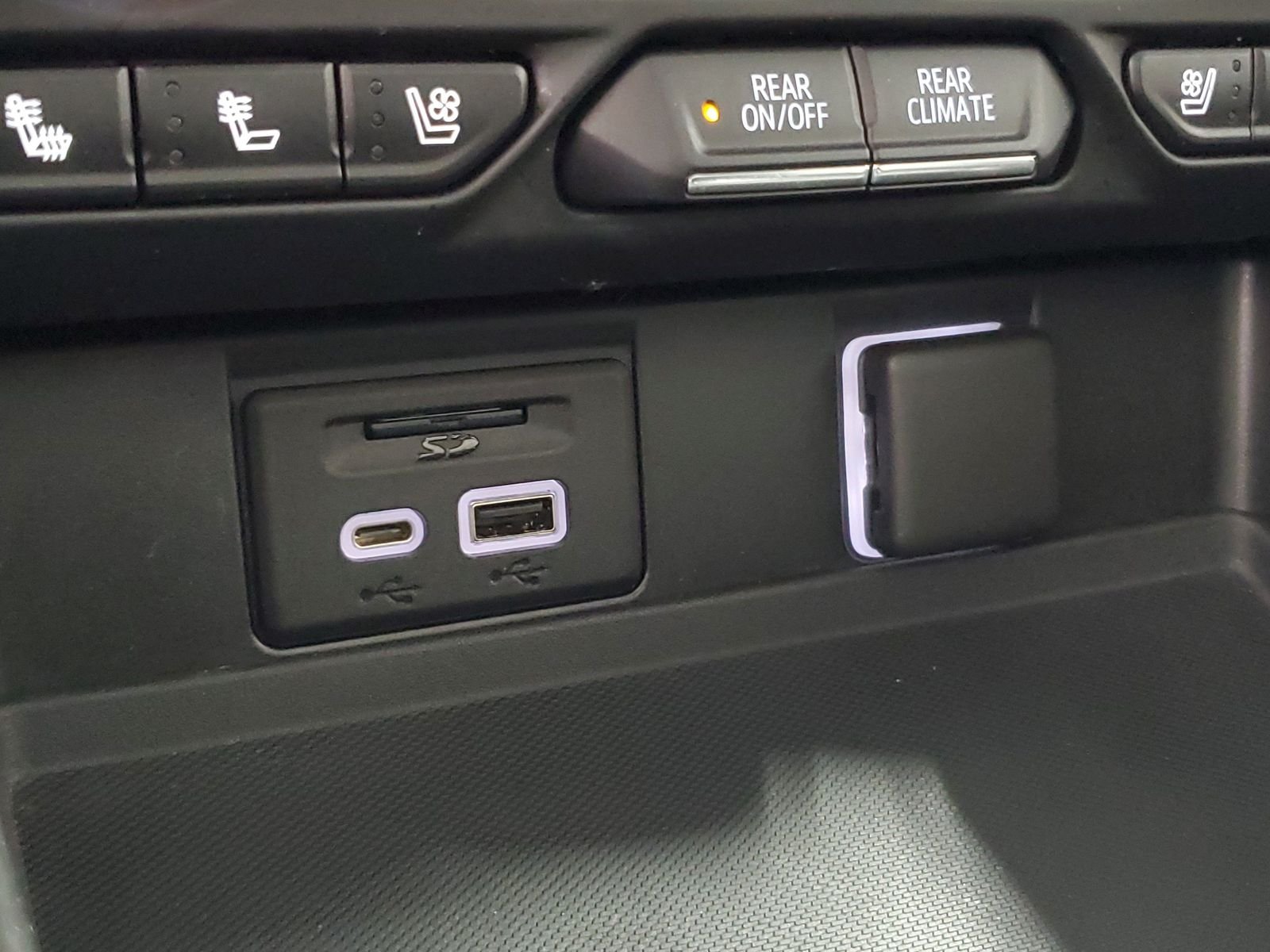 Used 2021 Red Chevrolet High Country image 31