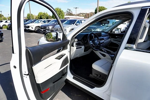 Used 2021 White Kia EX image 37