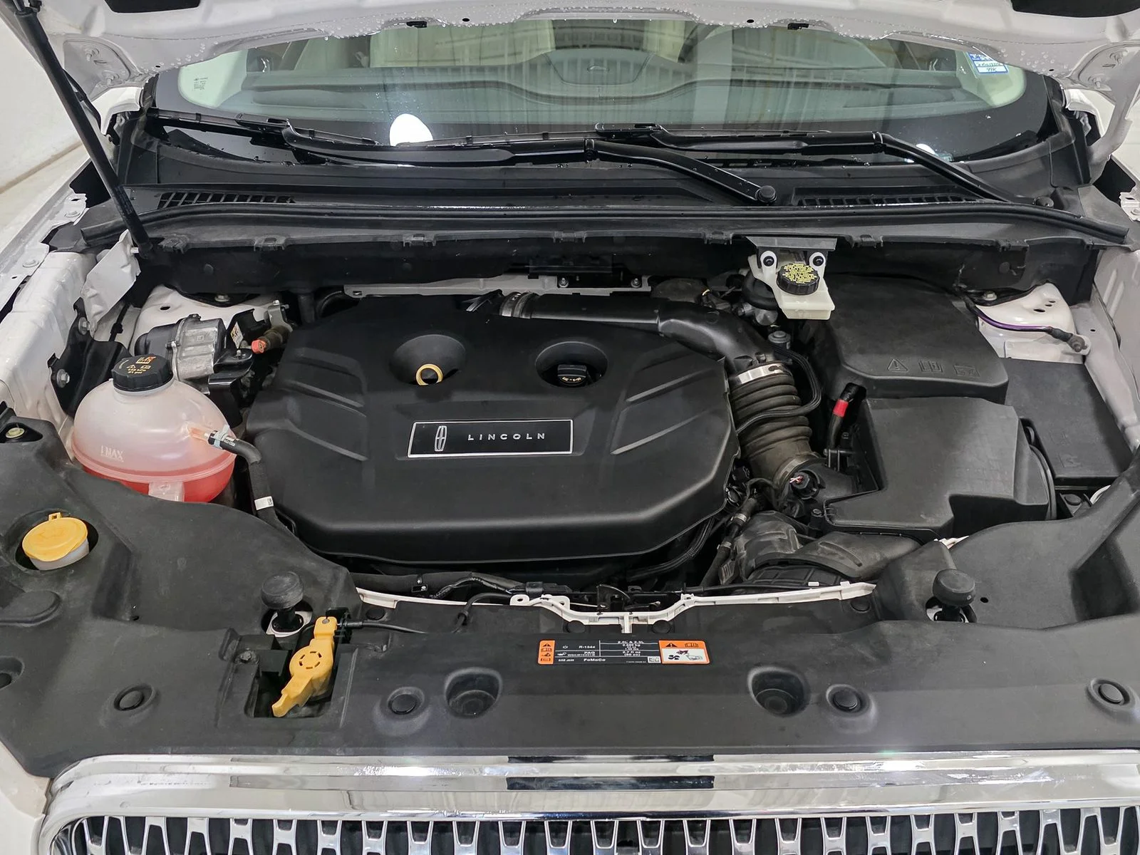 Used 2019 White Lincoln Select image 16