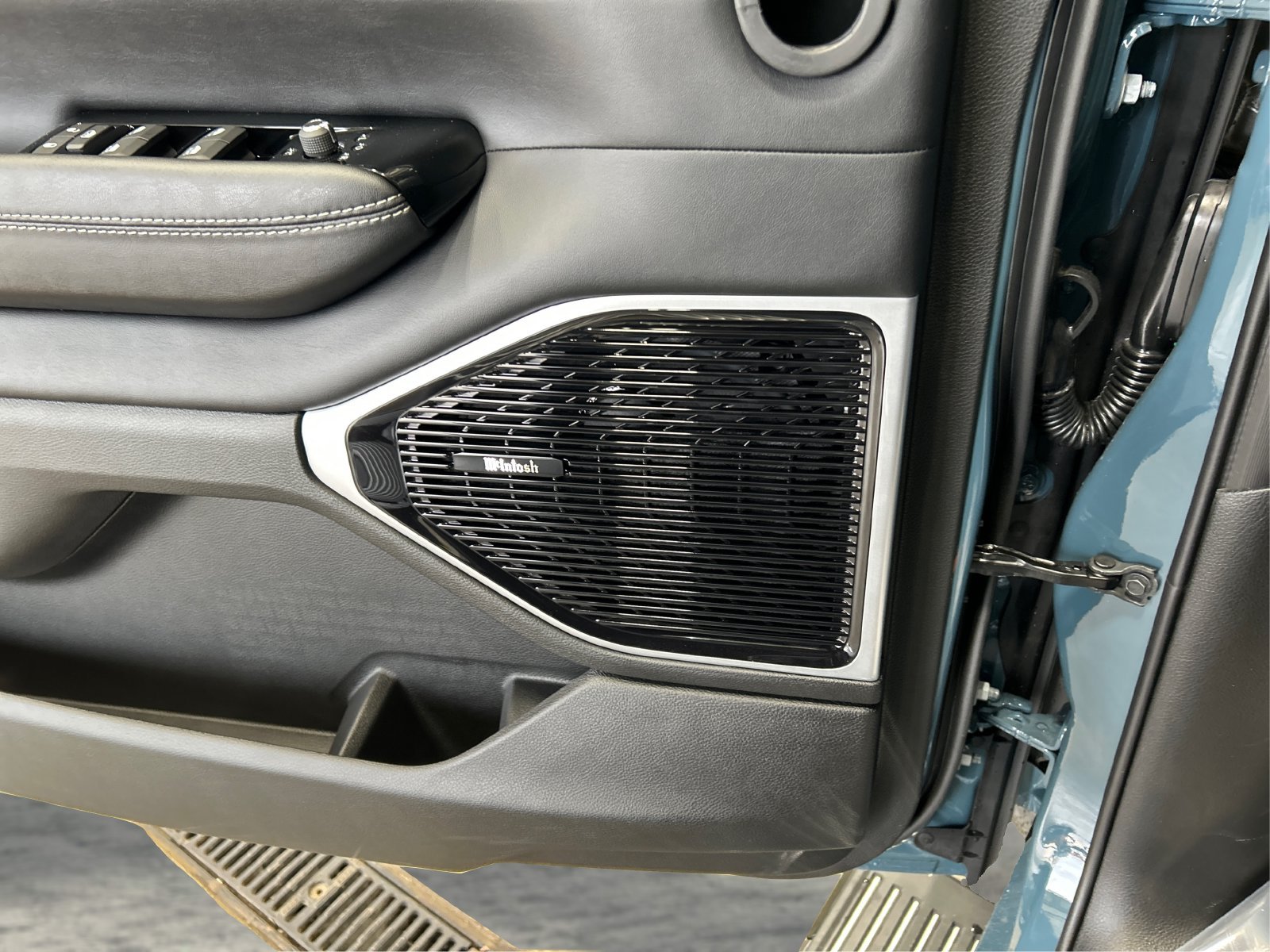 New 2026 Steel Blue Exterior Paint Jeep Limited Reserve image 30
