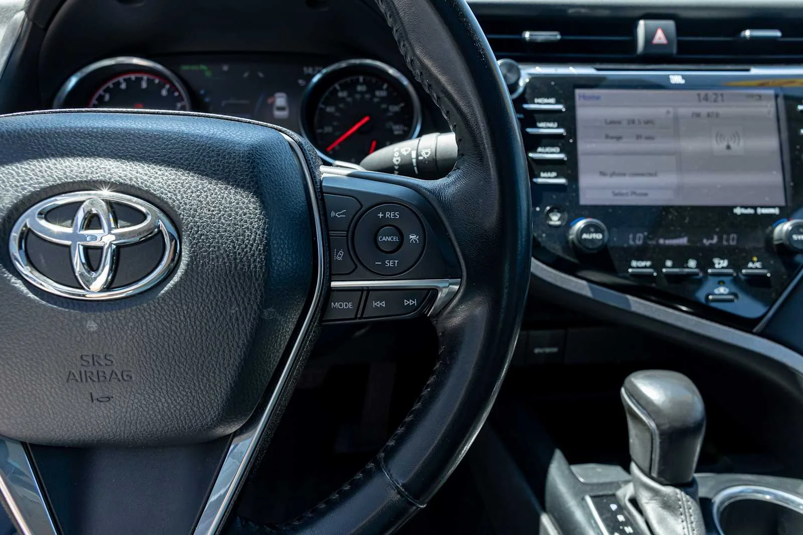 Used 2020 Wind Chill Pearl Toyota XSE V6 image 17