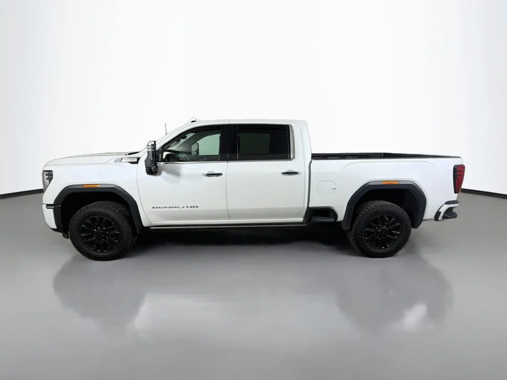 Used 2024 White Frost Tricoat GMC Denali image 9