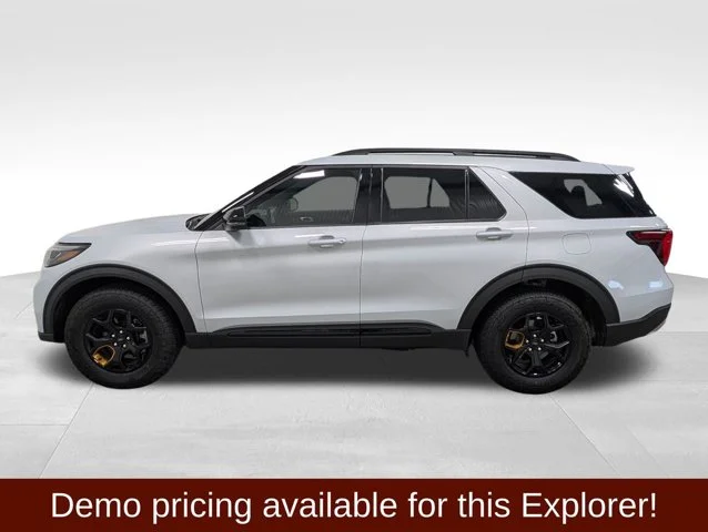 New 2026 Space White Metallic Ford Tremor® image 33