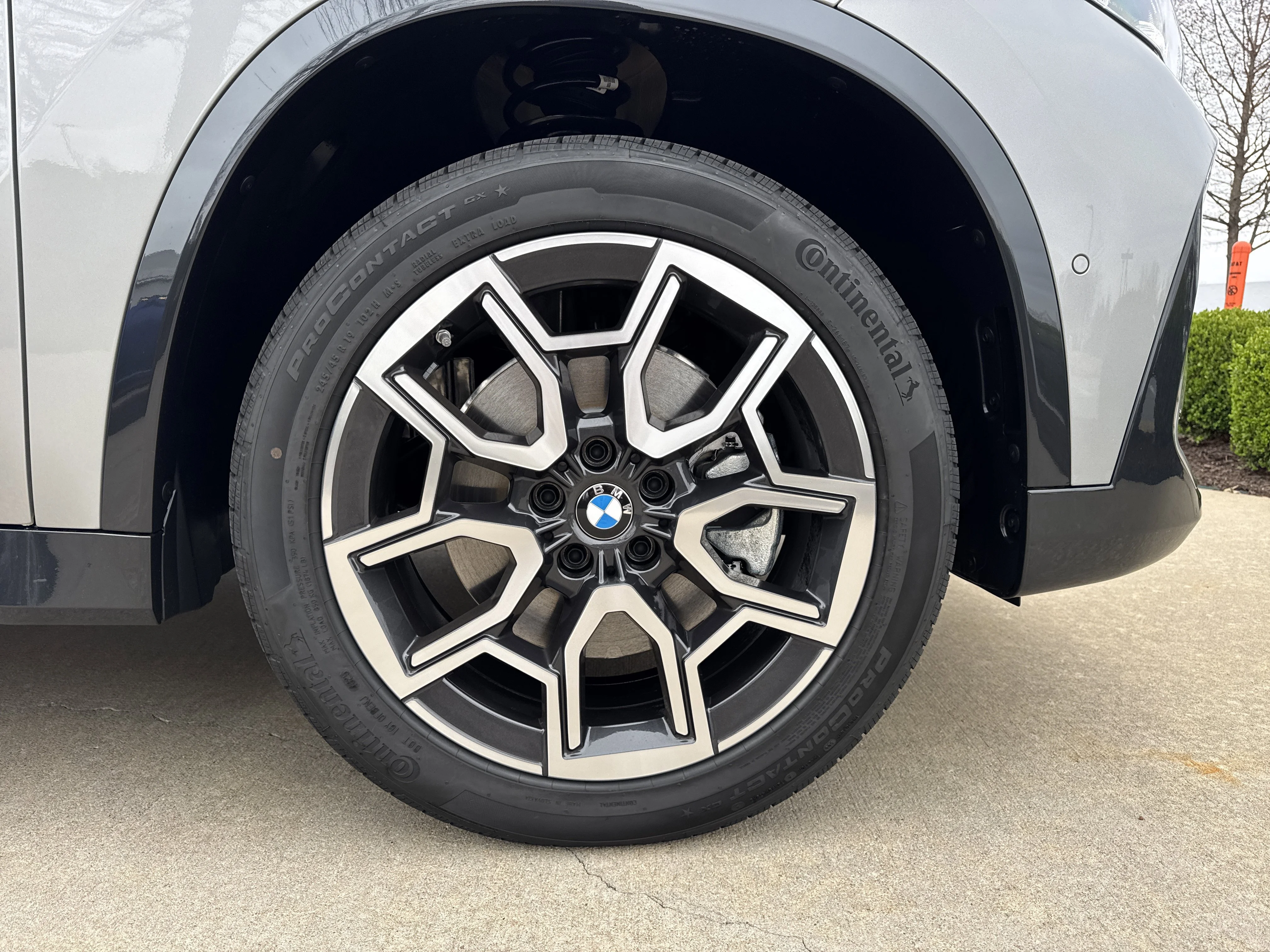 New 2026 SPACE SILVER BMW xDrive28i image 28