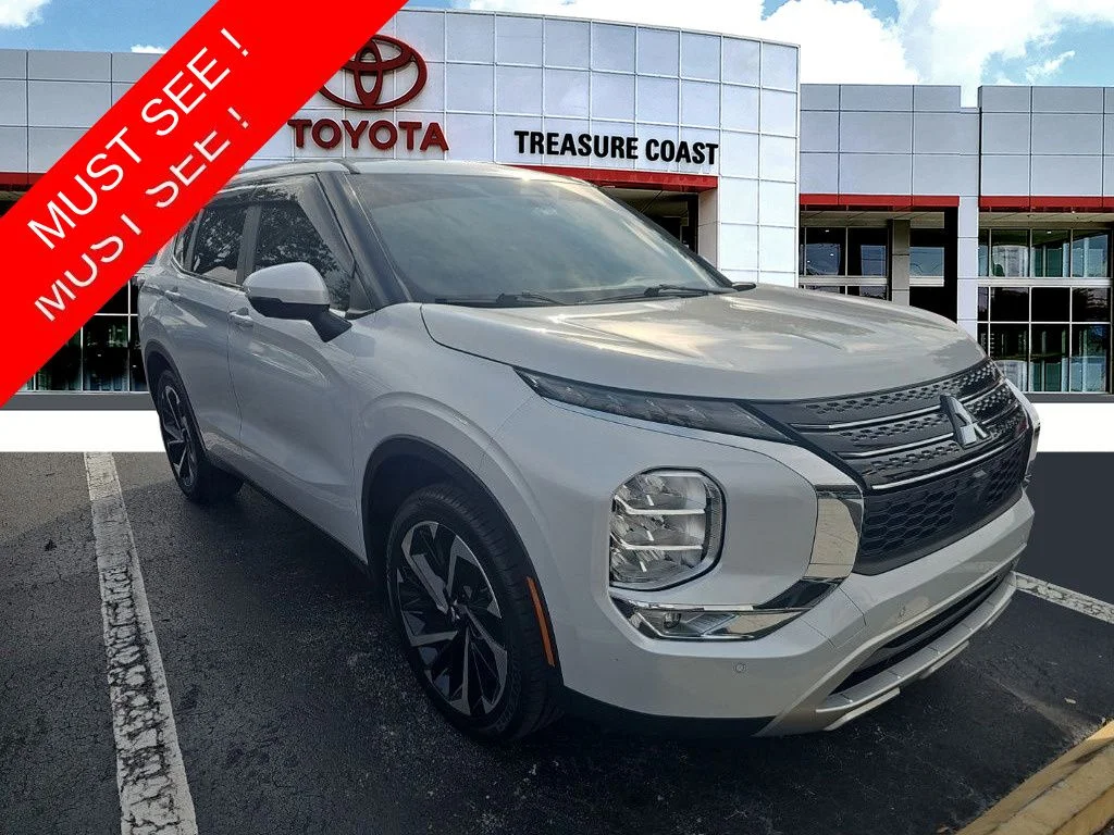 2024 Mitsubishi Outlander SE 2WD's photo