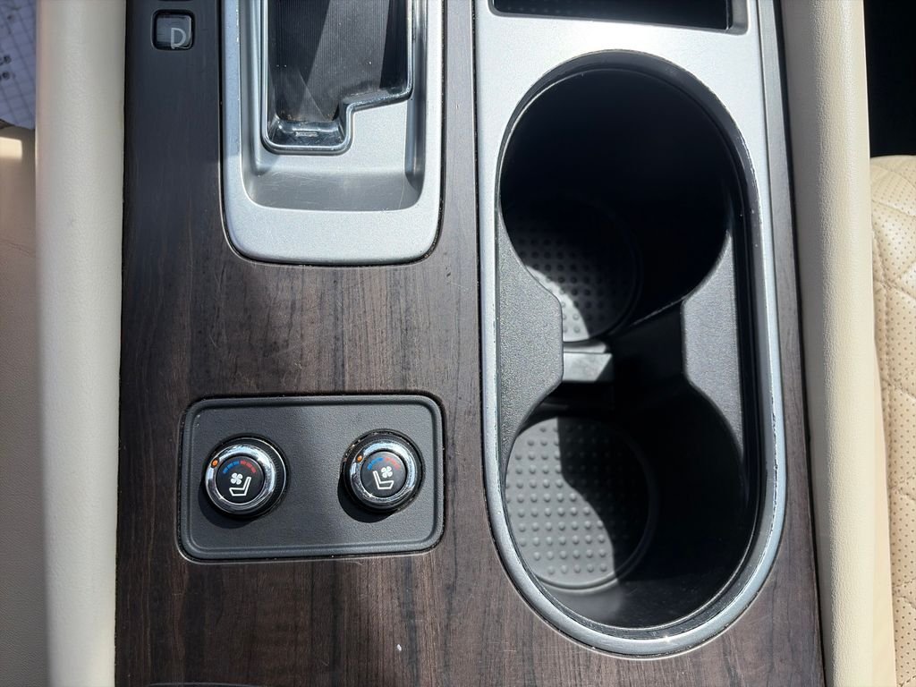 Used 2024 Pearl White Nissan Platinum image 37