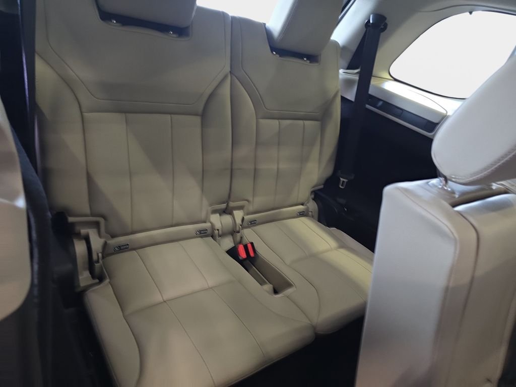 Used 2018 Black Land Rover SE image 16