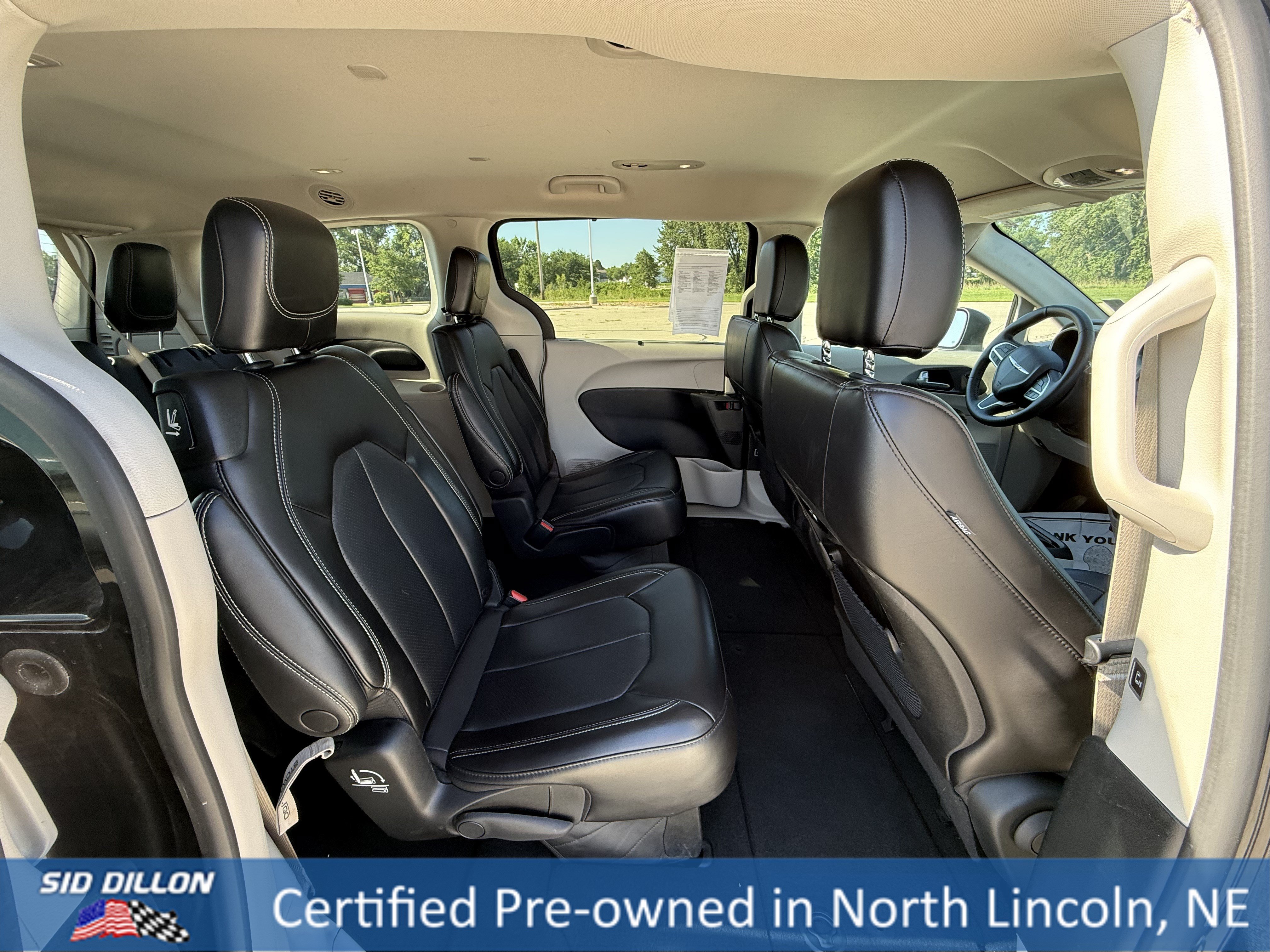 Used 2023 Brilliant Black Crystal Pearlcoat Chrysler Touring L image 24