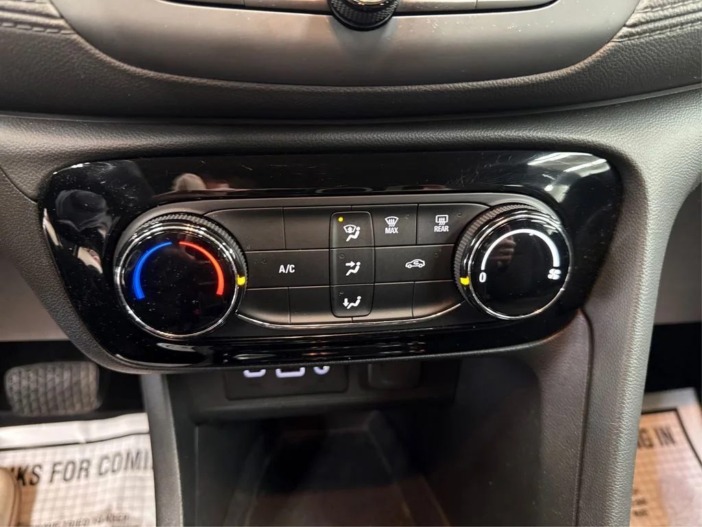 Used 2022 Red Buick Preferred image 32