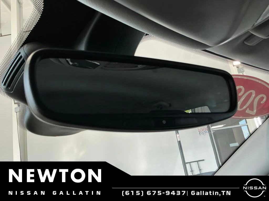 Used 2022 Bright White Clearcoat Jeep Latitude Lux image 30