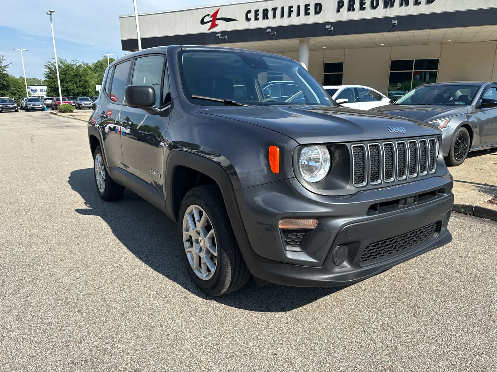 2023 Jeep Renegade Latitude 4x4's photo