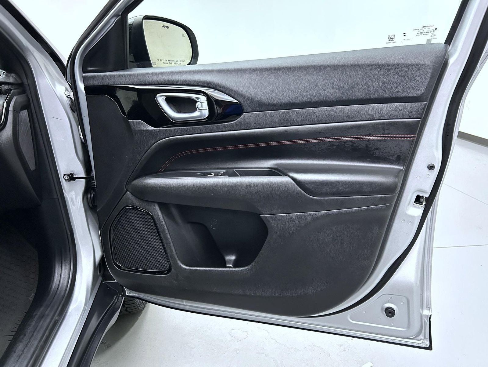 Used 2025 Silver Jeep Trailhawk image 16