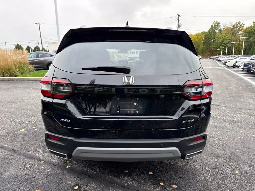 Certified Used 2024 Crystal Black Pearl Honda AWD ELITE image 5
