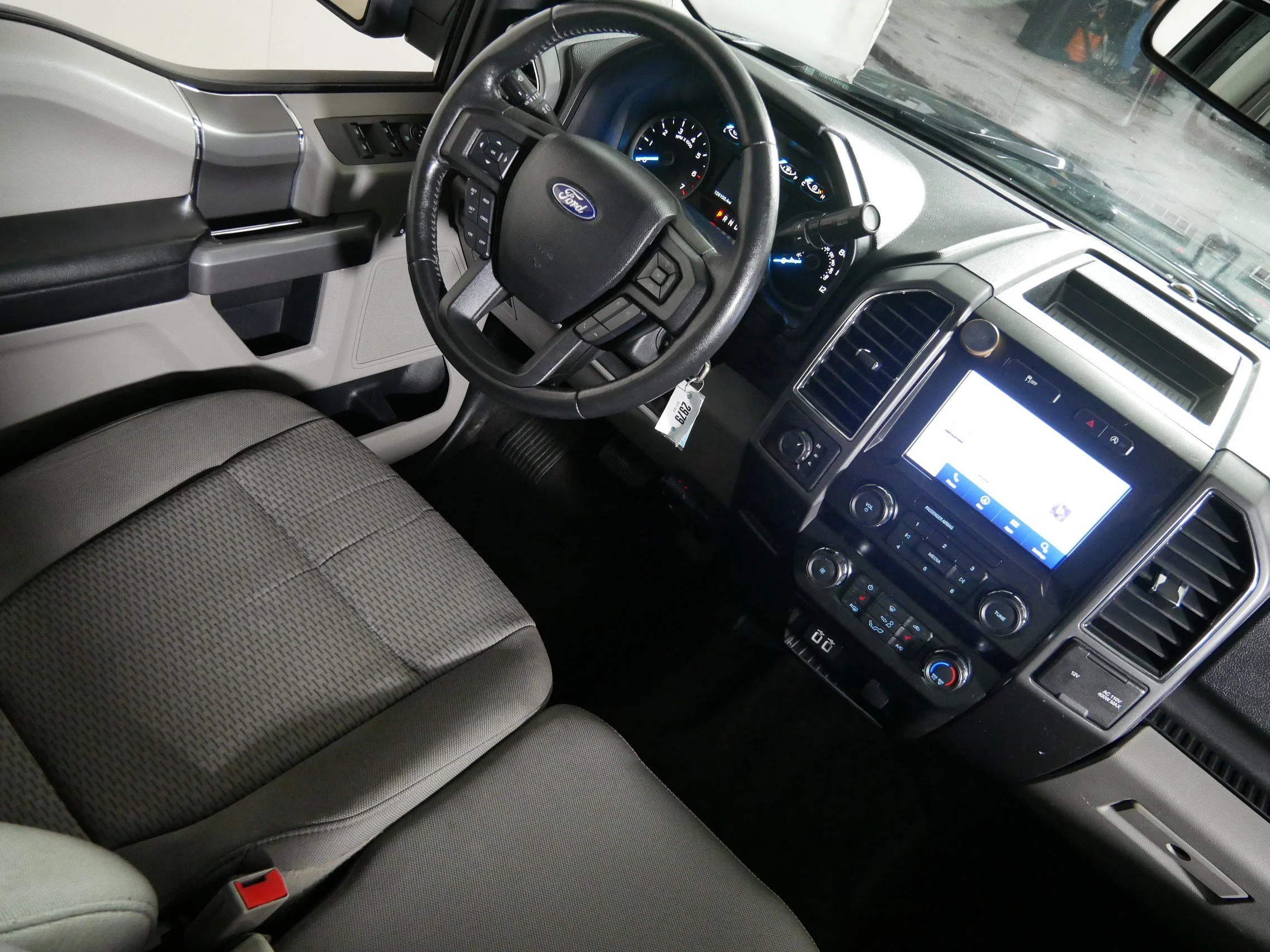 Used 2020 Agate Black Metallic Ford XLT image 9
