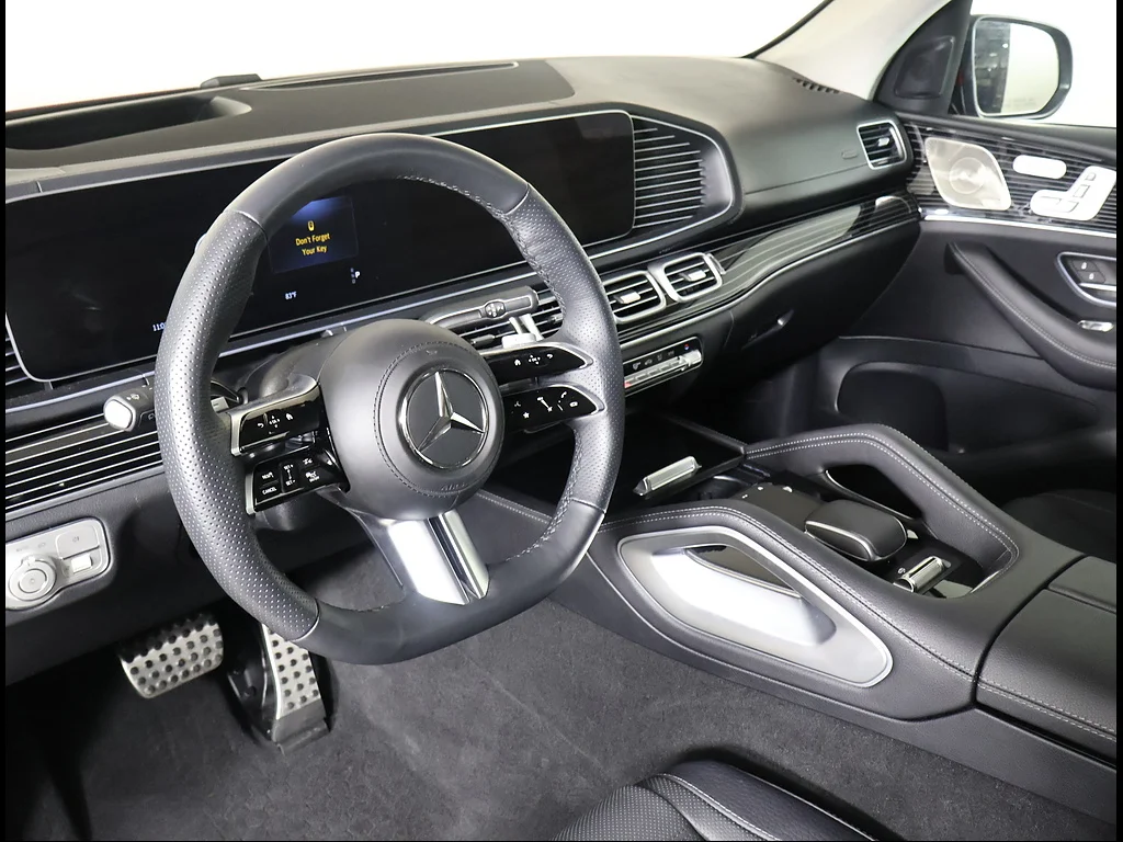 Used 2025 MANUFAKTUR Cardinal Red Metallic Mercedes-Benz GLS 450 image 6