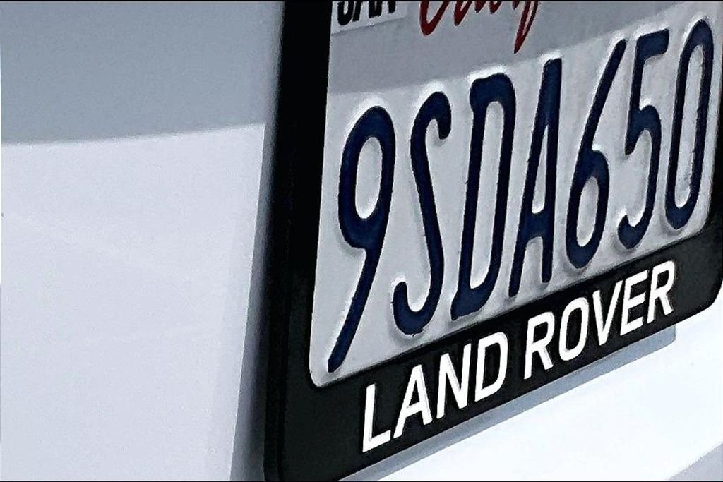 Certified Used 2025 Fuji White Land Rover SE image 22