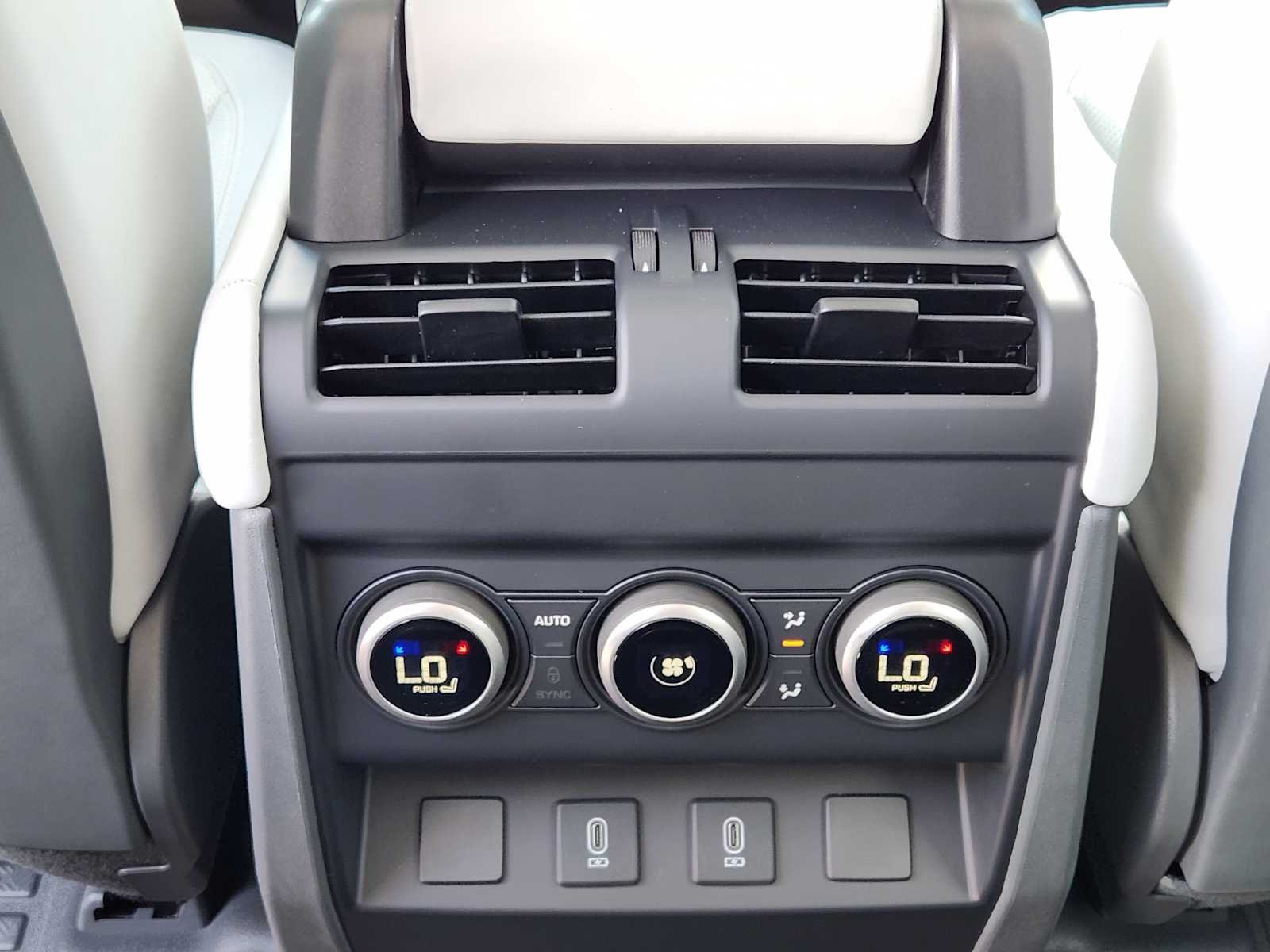 New 2026 Woolstone Green LAND ROVER X-Dynamic SE image 30
