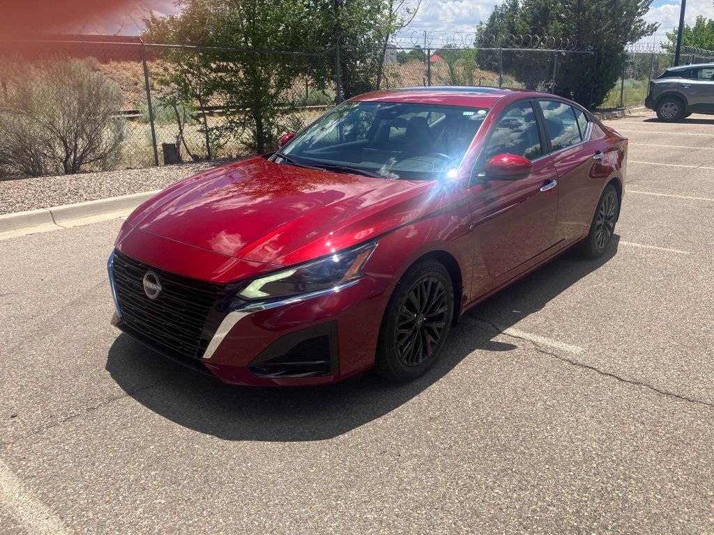Used 2025 Red Nissan 2.5 SV image 3
