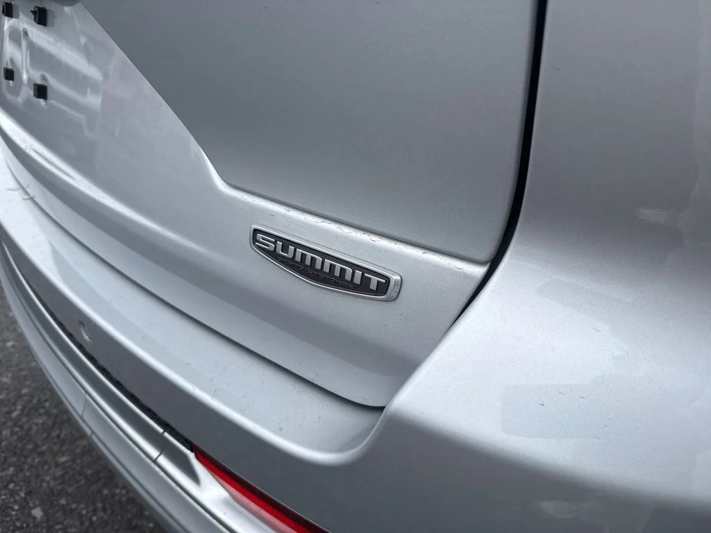 Used 2022 Silver Jeep Summit image 9