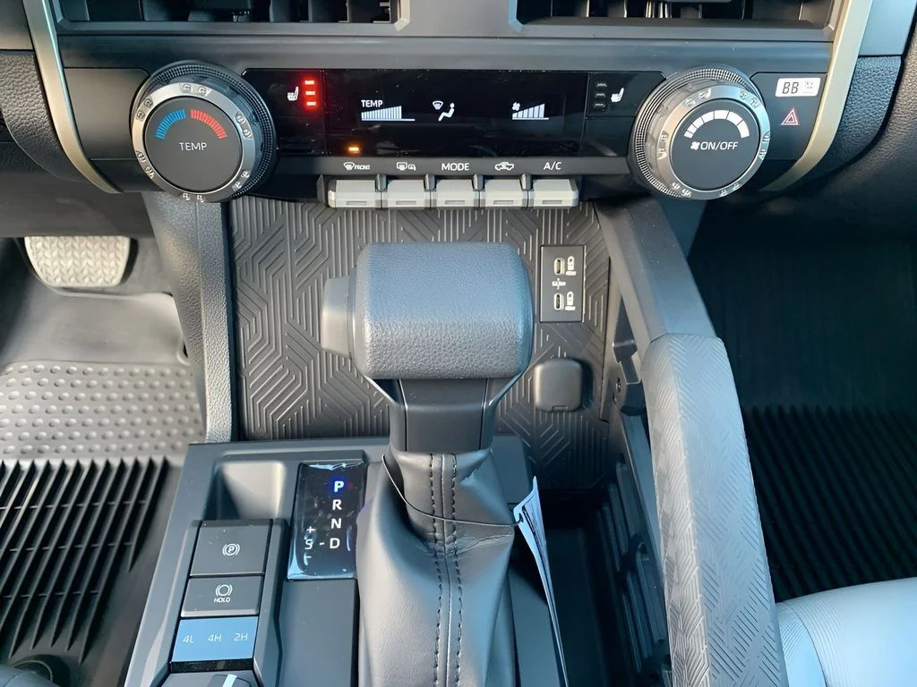 Used 2025  Toyota SR5 image 21