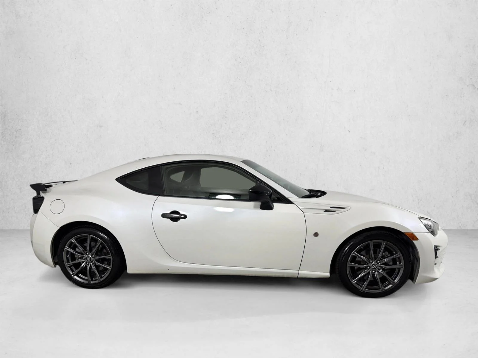Used 2017 White Toyota  image 2