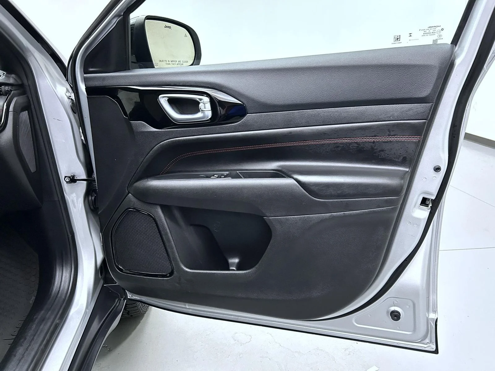 Used 2025 Silver Jeep Trailhawk image 16