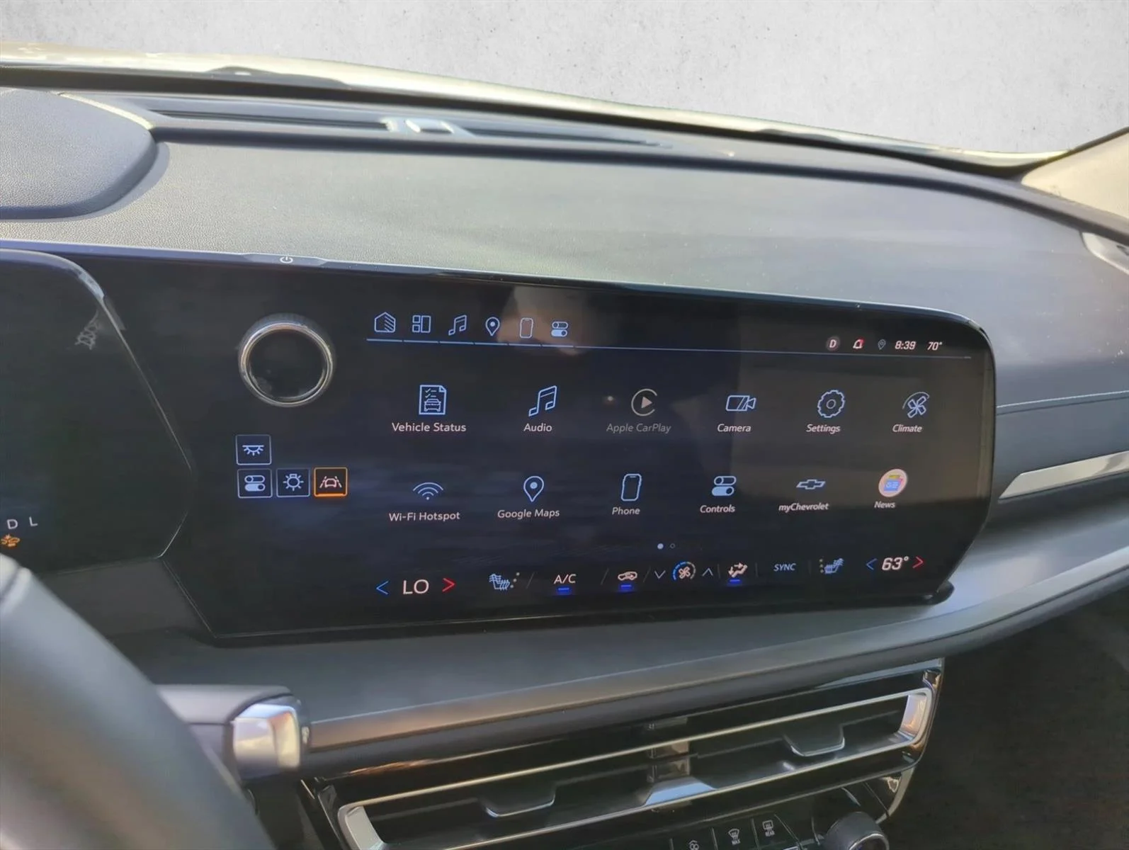 Used 2024 Summit White Chevrolet FWD LT image 18