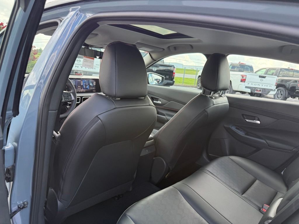New 2026 Atlantic Gray Metallic / Super Black Two-tone Nissan SR image 11