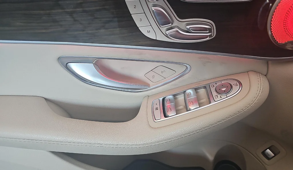 Used 2019  Mercedes-Benz C 300 image 20
