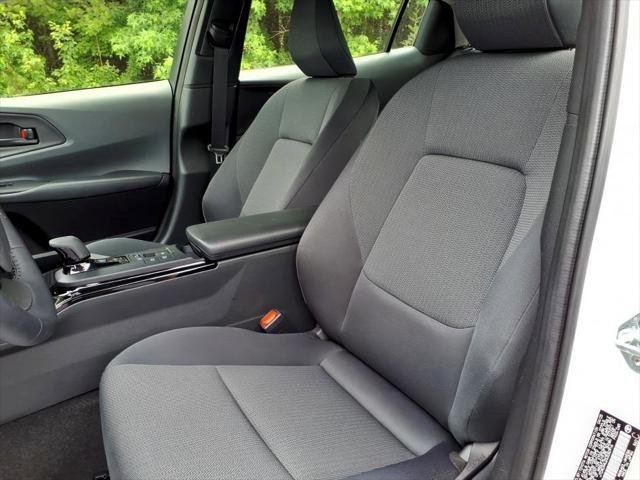 Used 2025 White Toyota  image 14