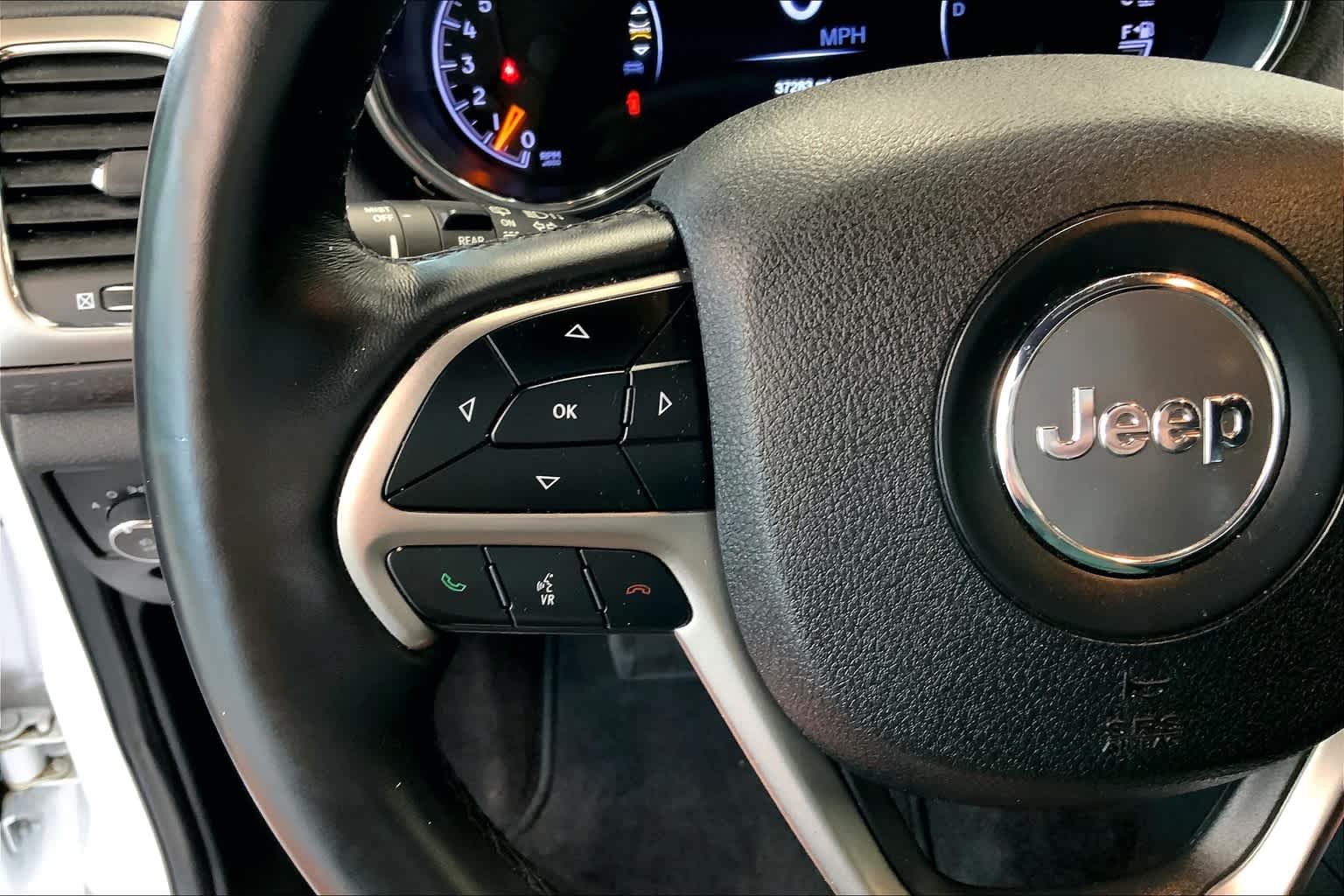 Used 2018 Bright White Clearcoat Jeep Altitude image 23