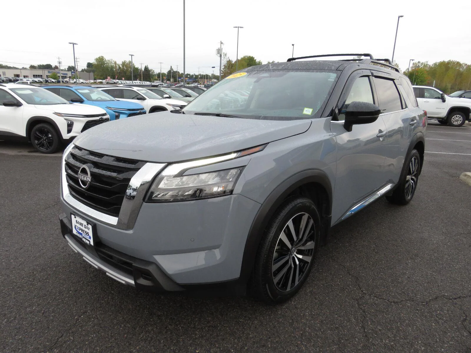 Used 2025 Solid Gray/Super Black Nissan Platinum image 14