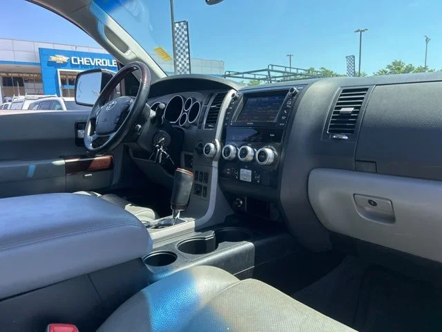 Used 2013 White Toyota Platinum image 35