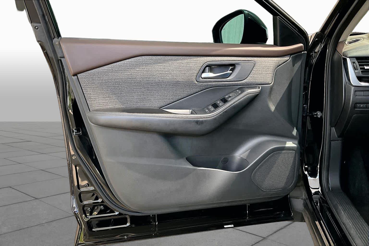 Used 2023 Super Black Nissan SV image 21
