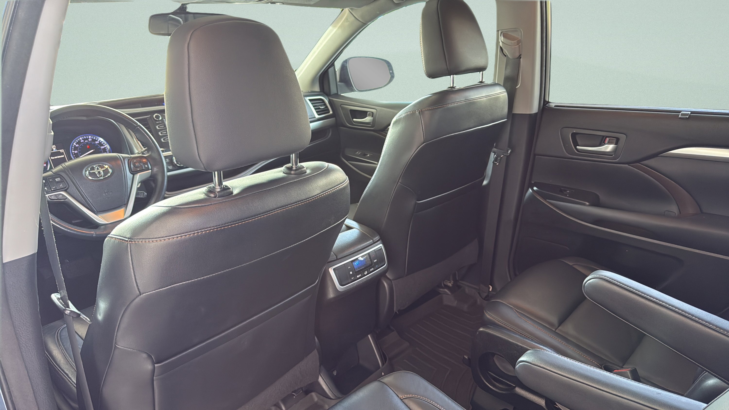 Used 2014 Attitude Black Metallic Toyota XLE image 20