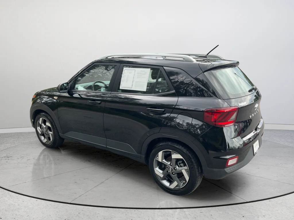 2025 Hyundai Venue SEL - Photo 8