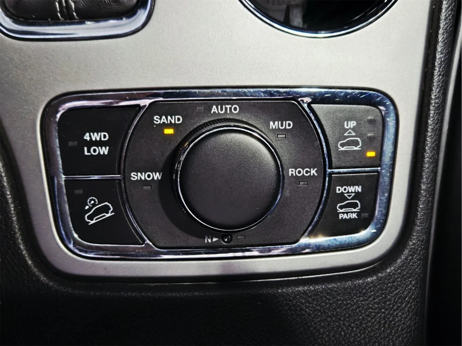 Used 2019 Diamond Black Crystal Pearlcoat Jeep Overland image 43