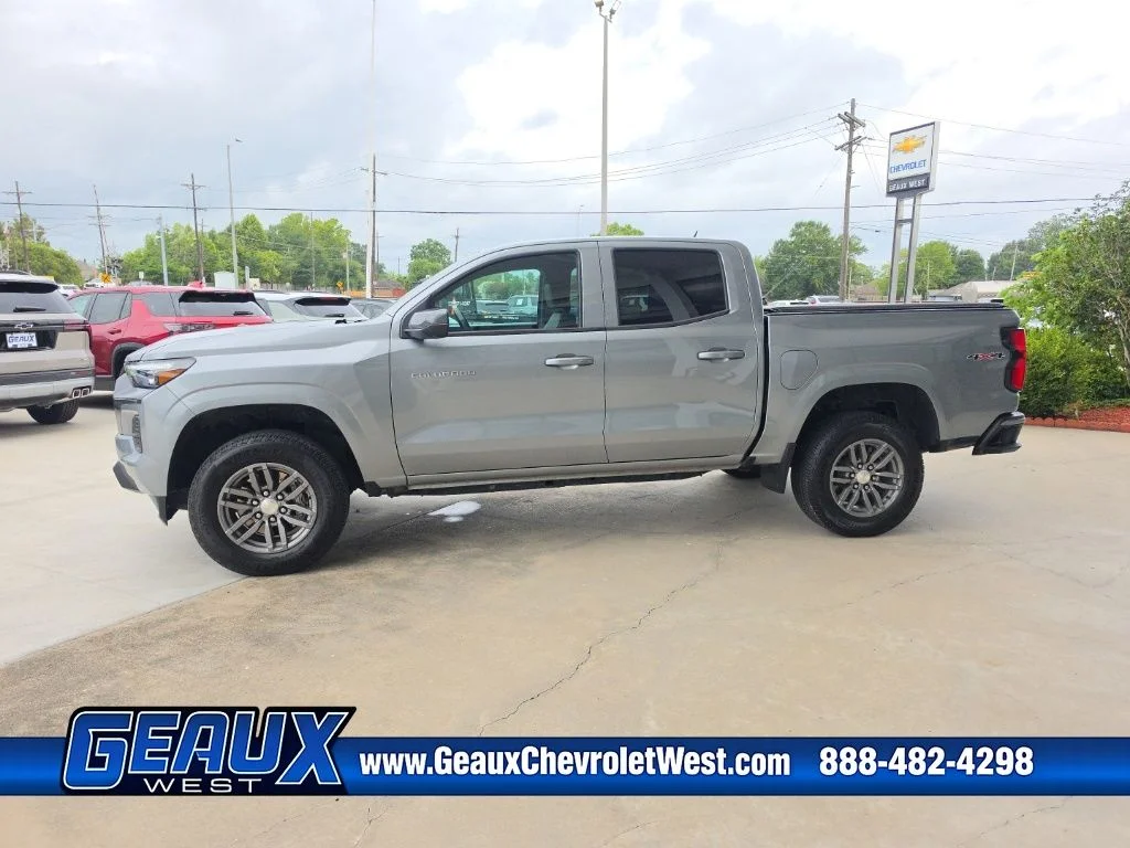Used 2025 Gray Chevrolet LT image 5
