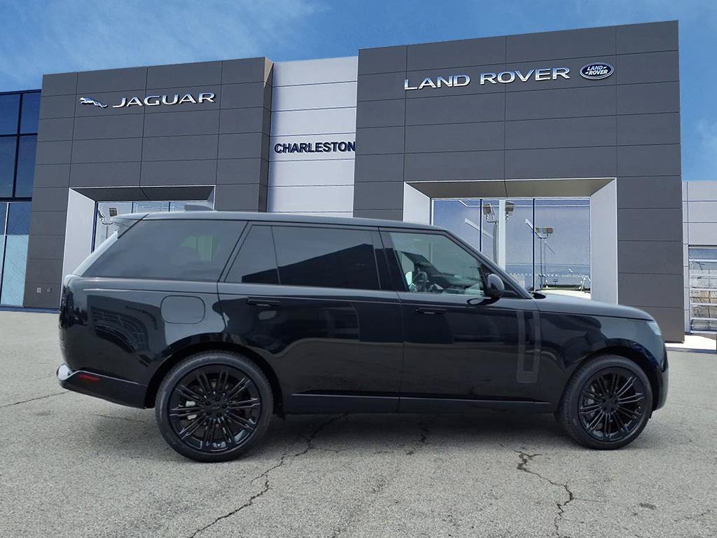 New 2026 Santorini Black Land Rover SE image 6