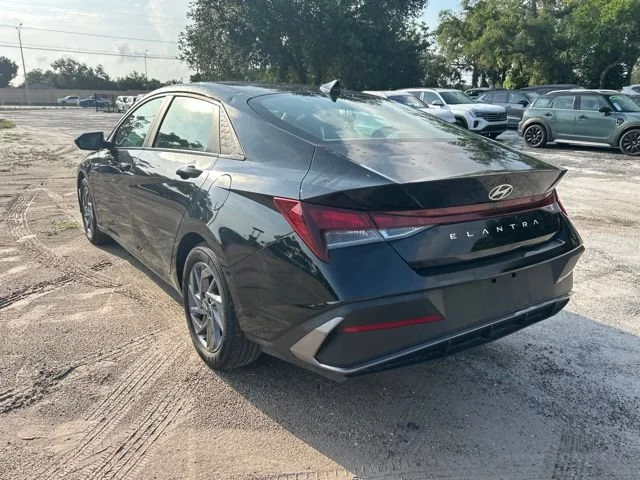 Used 2024 Abyss Black Hyundai SEL image 3
