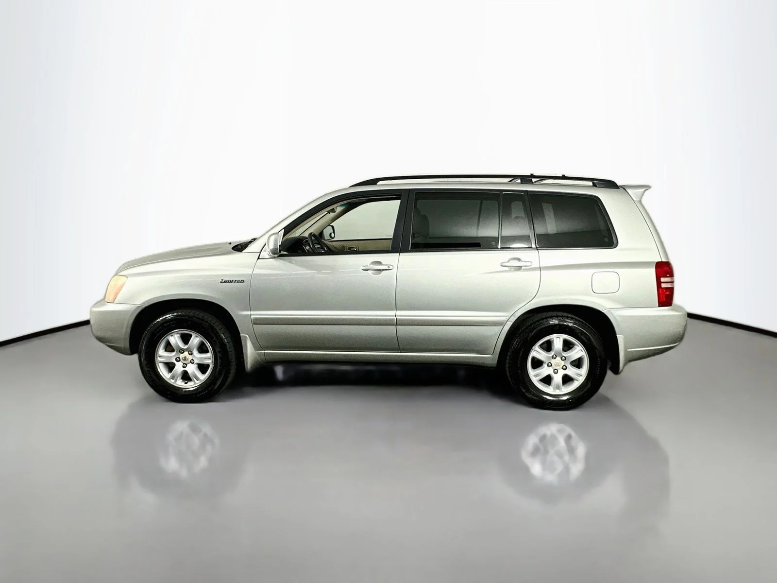 Used 2003 Millennium Silver Metallic Toyota Limited image 4